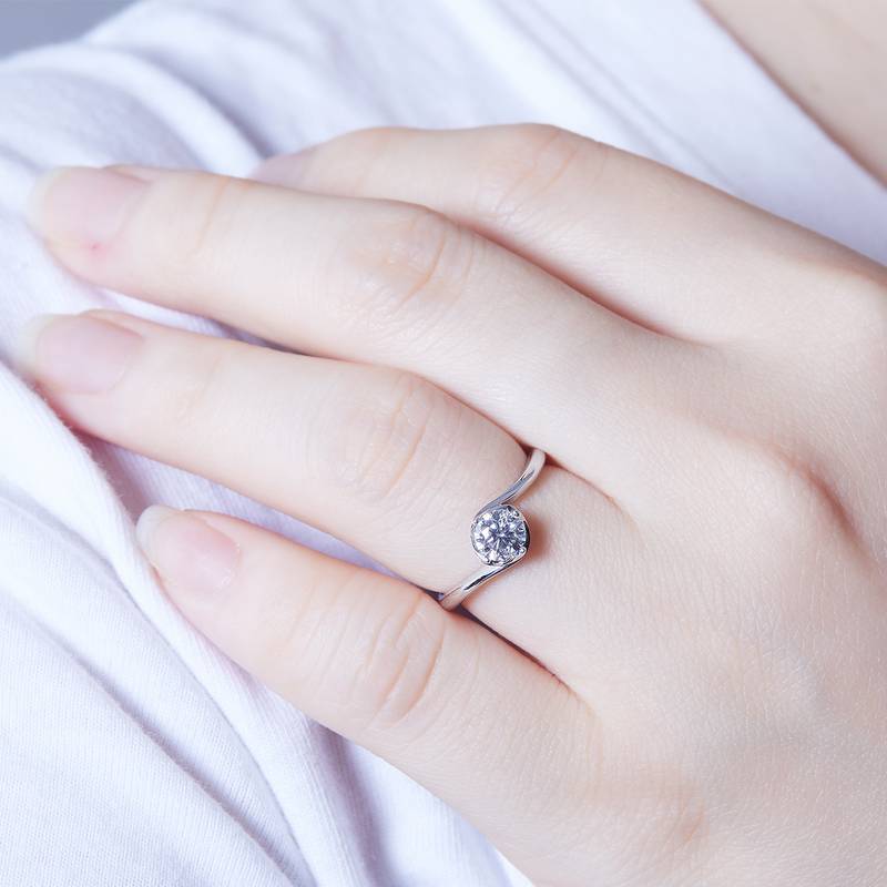 扭臂花蕾S925银镀白金MoissaniteWomen's Ring50分D级